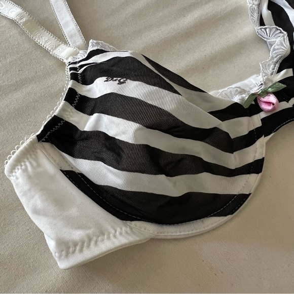 Vintage 90s Dolce & Gabbana Bra in Zebra Print w/ Logo - Picture 4 of 15